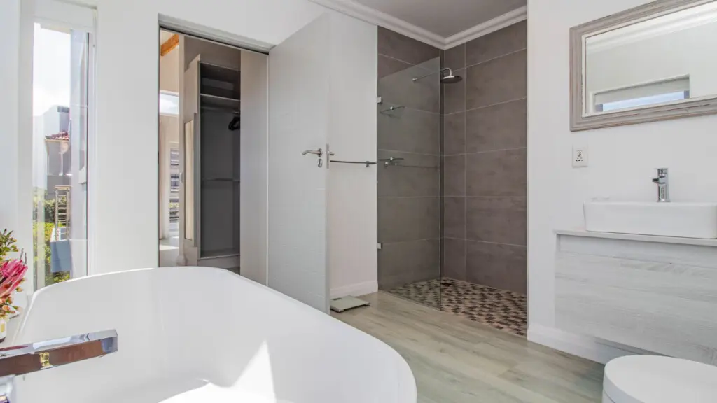 49659 348282 ADEJnO2UXOokbFU7zggdsX0VTng04p ugoDISBc3UM0 68a48102ac9f7 21.jpg